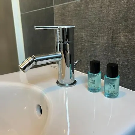 Maranello 6 Chilometri - Casa Ferrari 2 Bedrooms Parcheggio Privato Apartment *